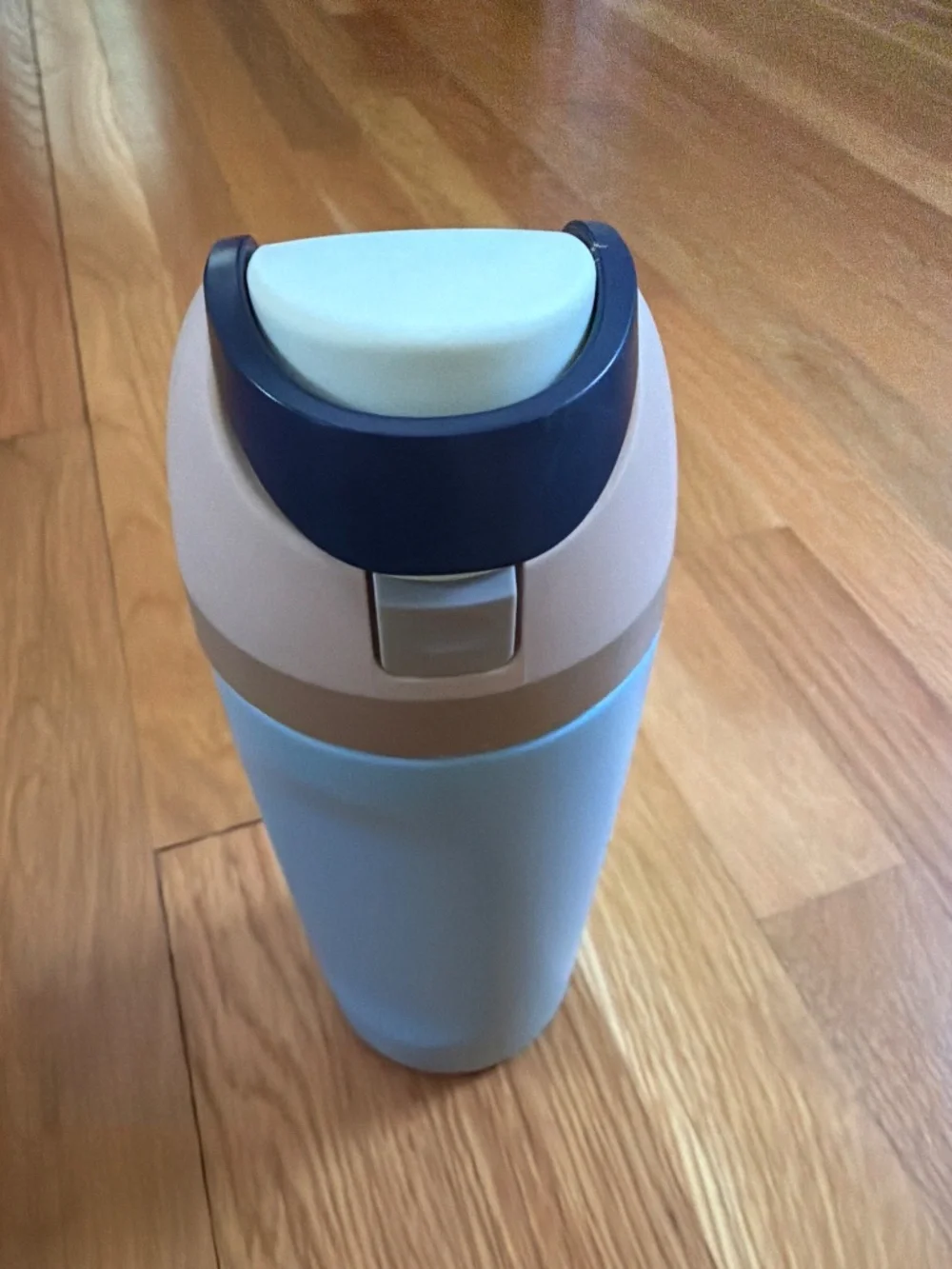 Owala 16 oz free sip water bottle